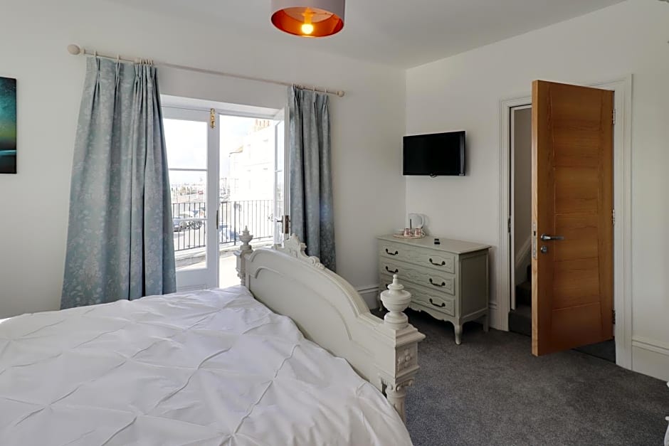 Master accommodation suite 2 sea view with balcony