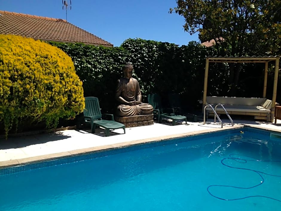 Villa Piscine indépendante sans vis à vis ET un studio sans accès piscine 2 possibilités au choix avec wifi