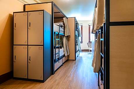 Mixed Dormitory Room