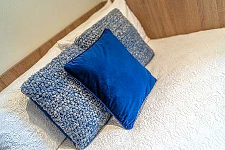 Wolverhampton Spacious Apt 12  Central Location