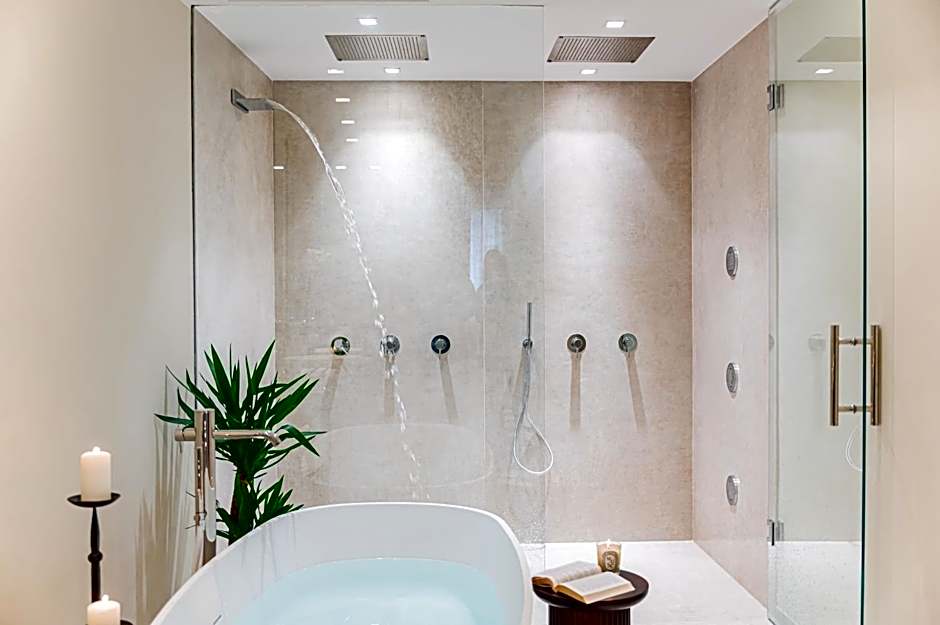 Naxi Suites