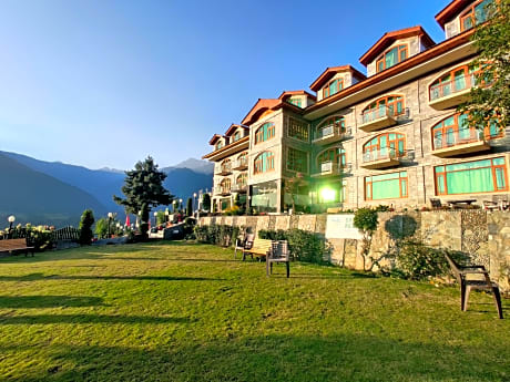 Srichan Resorts