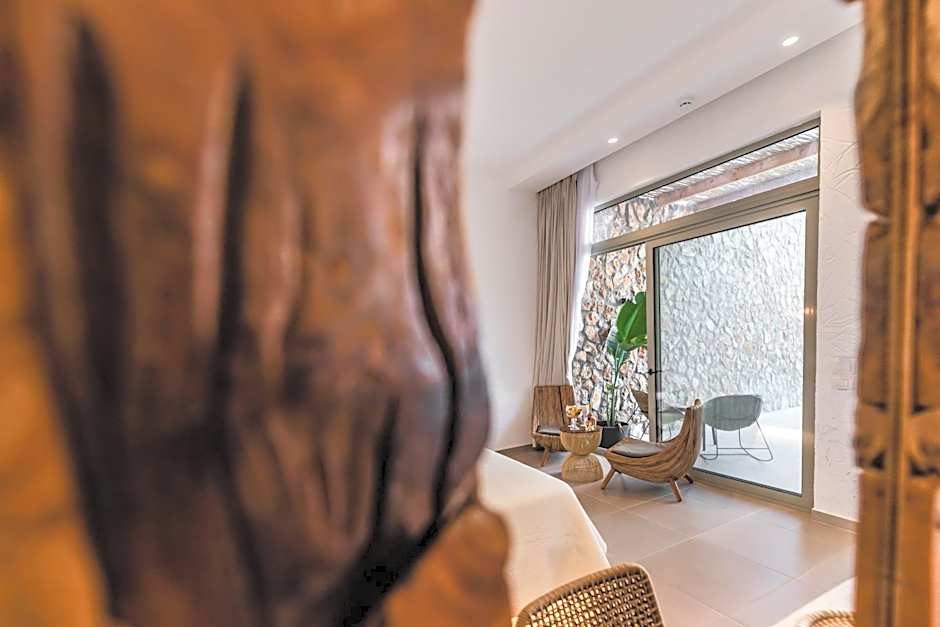 Delfini Beach Hotel & Suites