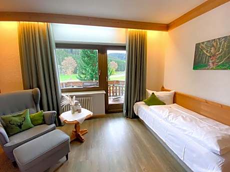 Double Room with Bath and Balcony