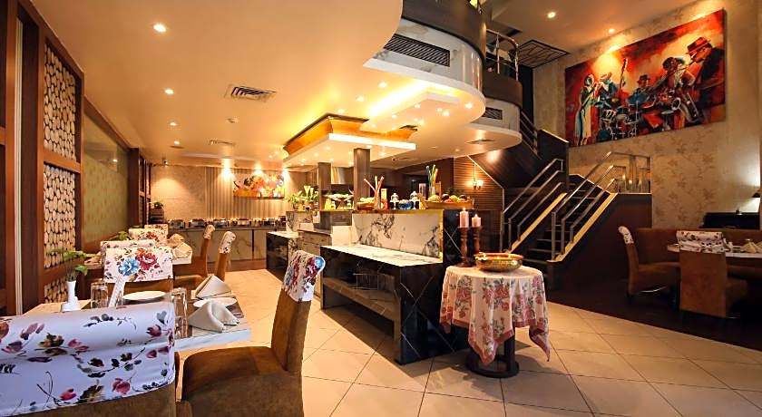 Hotel Gateway Grandeur