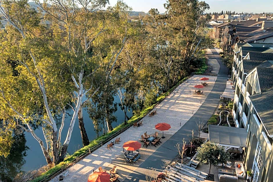 River Terrace Inn