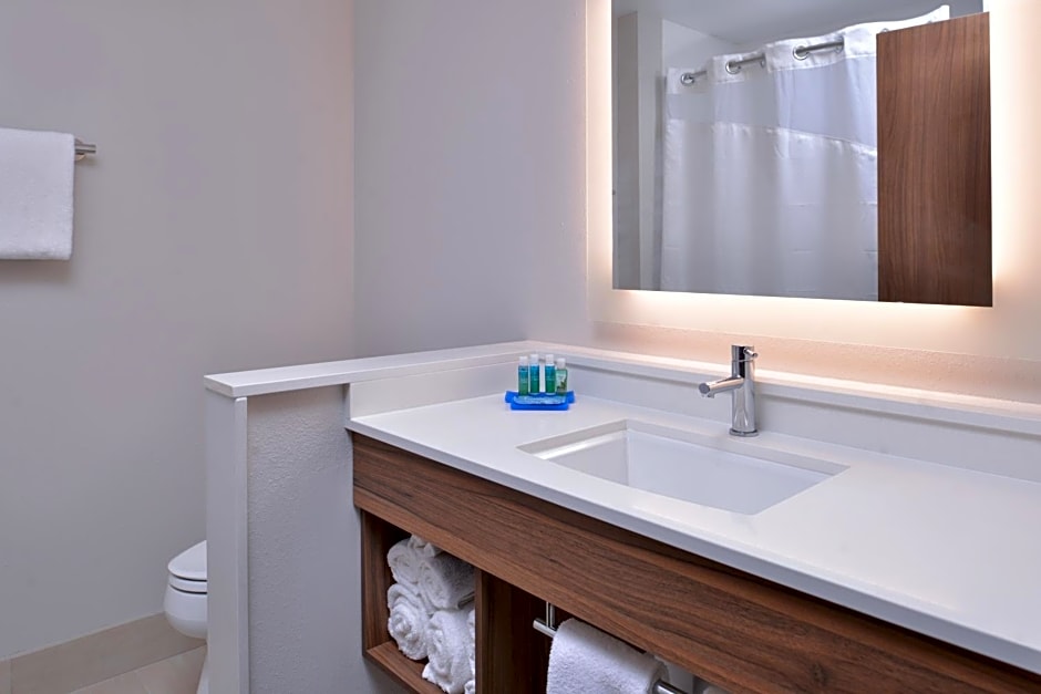 Holiday Inn Express & Suites - Marshalltown By IHG