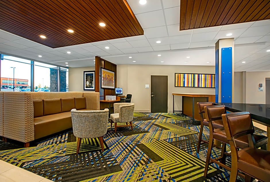 Holiday Inn Express & Suites - Milwaukee - Brookfield