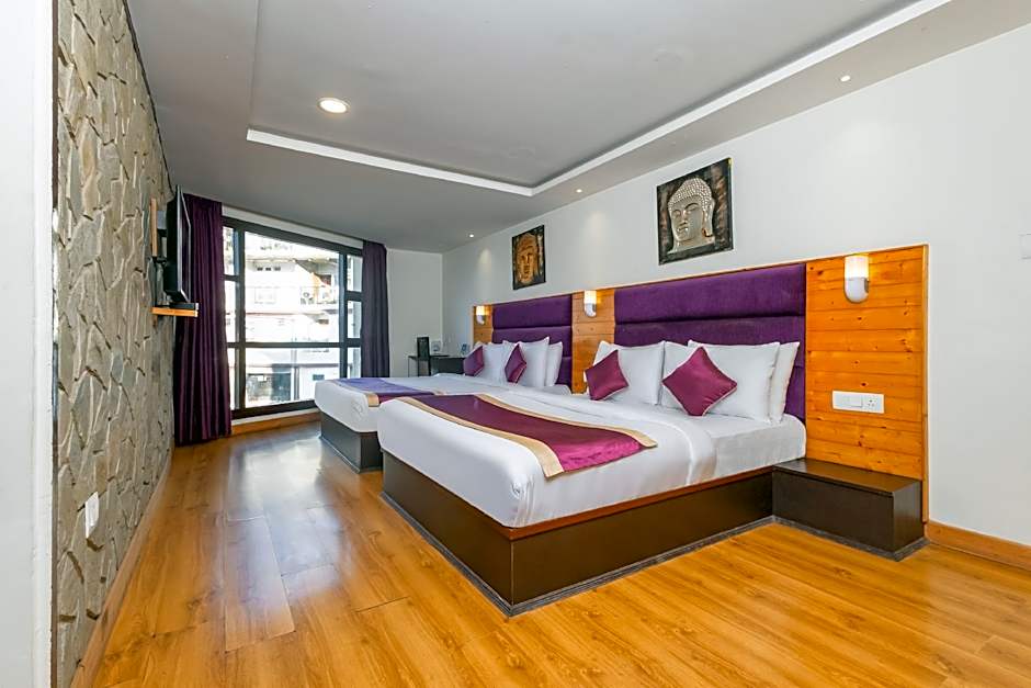 Sumitel Hotel 500 meters from Mall Road