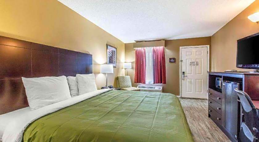 Quality Inn Bessemer I-20 exit 108