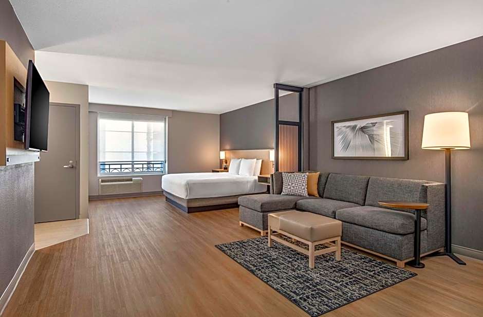 Hyatt Place Riverside Downtown