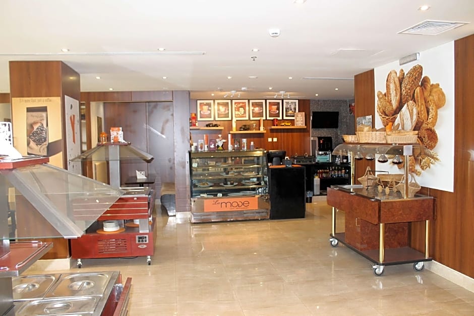 Golden Tulip Al Khobar Suites