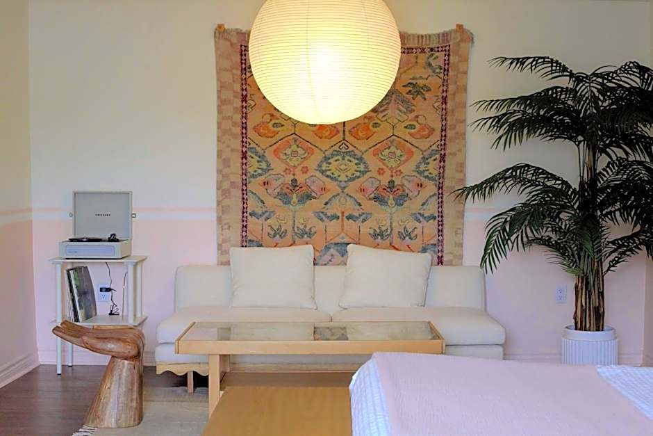 The June Motel, Prince Edward County