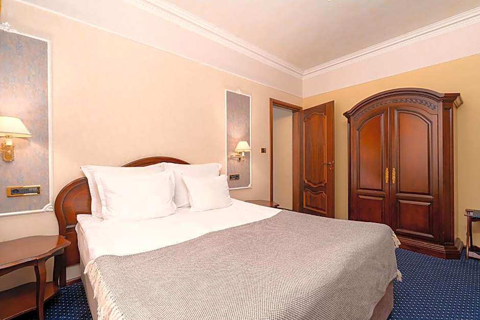 Festa Winter Palace Hotel