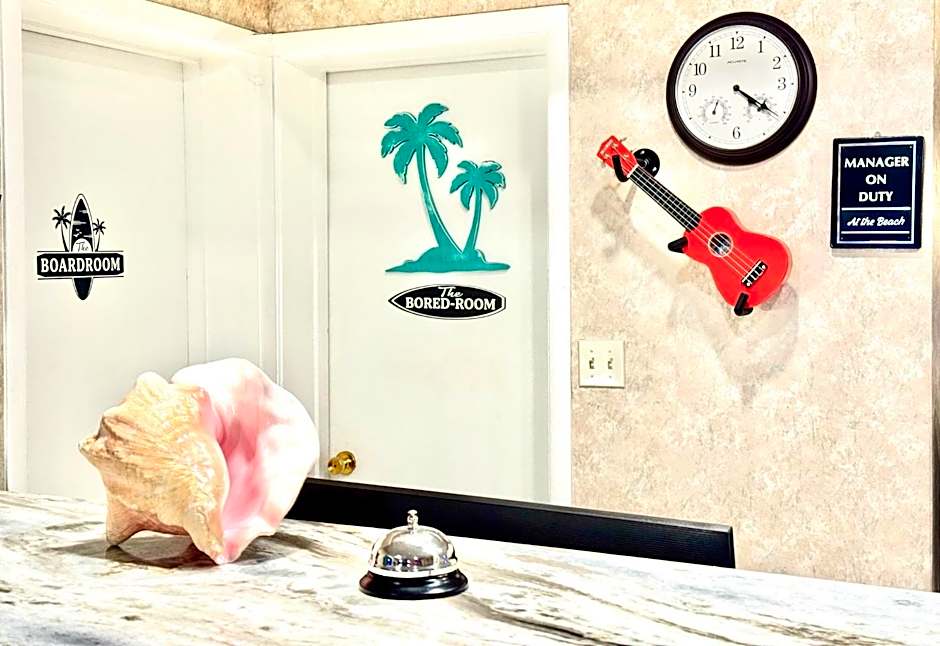 Hole Inn the Wall Hotel - Fort Walton Beach - Sunset Plaza - near Beaches & Hurlburt