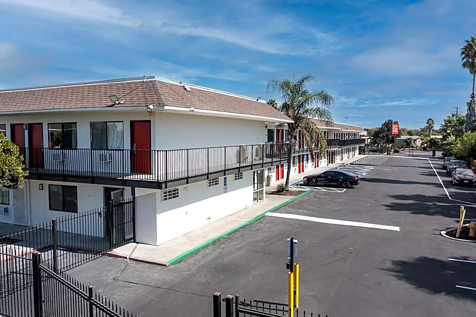 Econo Lodge Stockton near I-5 Fairgrounds