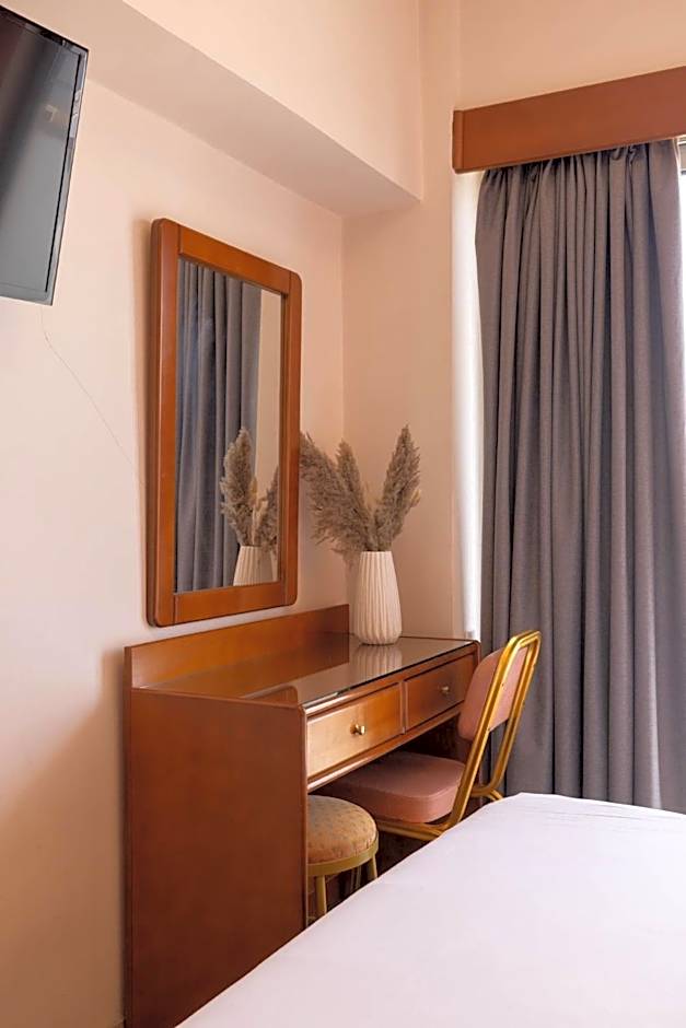 Xenophon Hotel