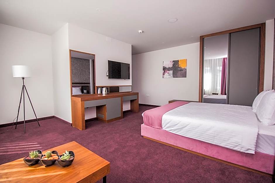 Hotel Bograd - Apartments & Lounge Station