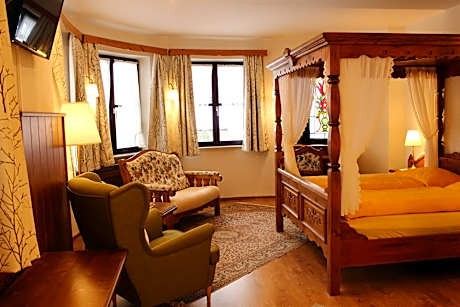 Double Room with Four Poster Bed