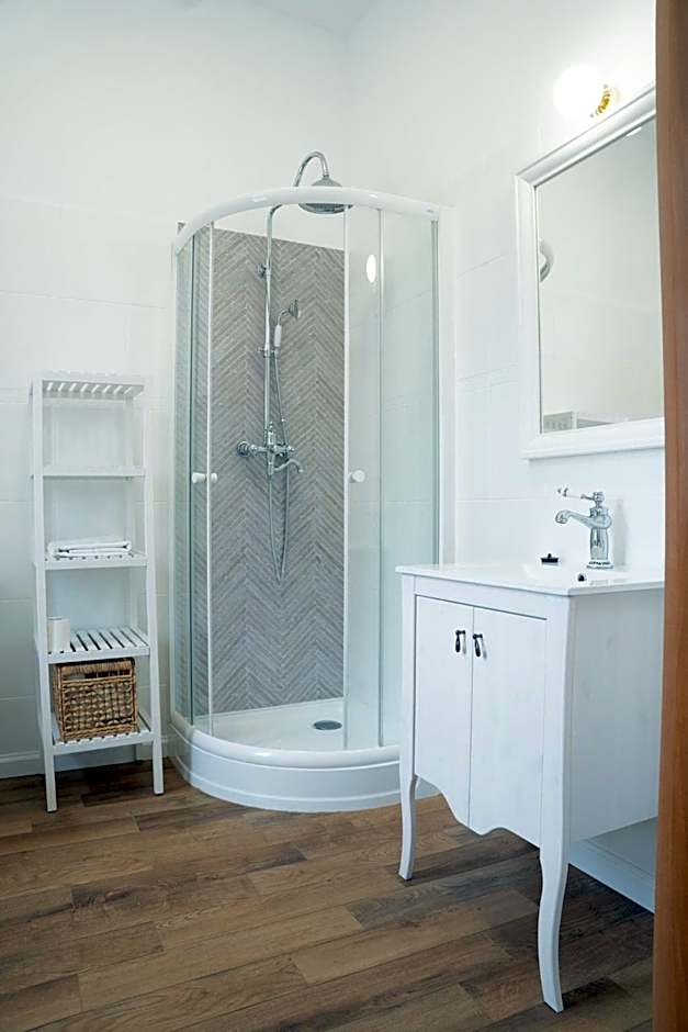 Pałac Ostoja - pokoje gościnne