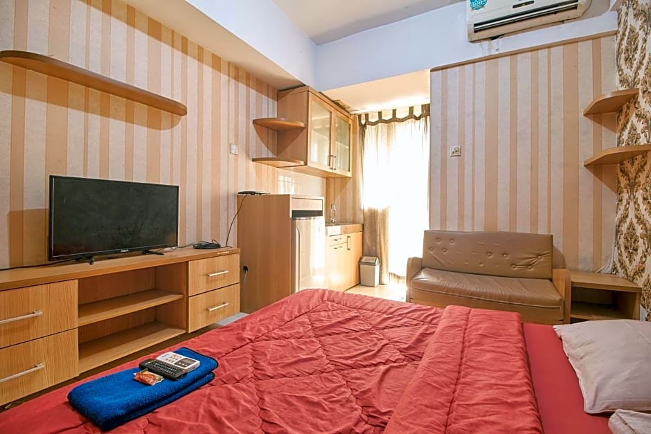 Apartment Green Lake View Ciputat by Celebrity Room