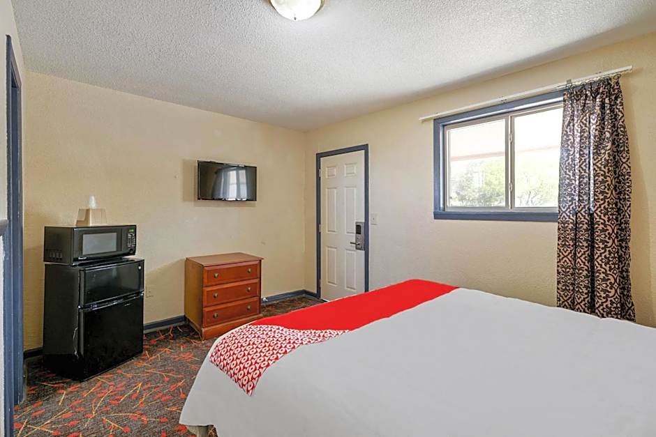 OYO Hotel Luling TX Downtown I-10/US-90