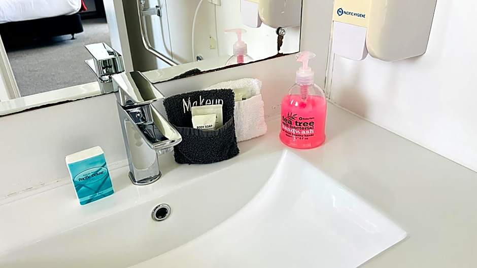 18th Avenue Thermal Motel