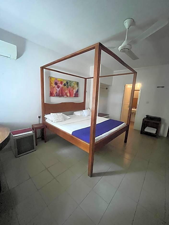27 Cafe Zanzibar Airport Hotel
