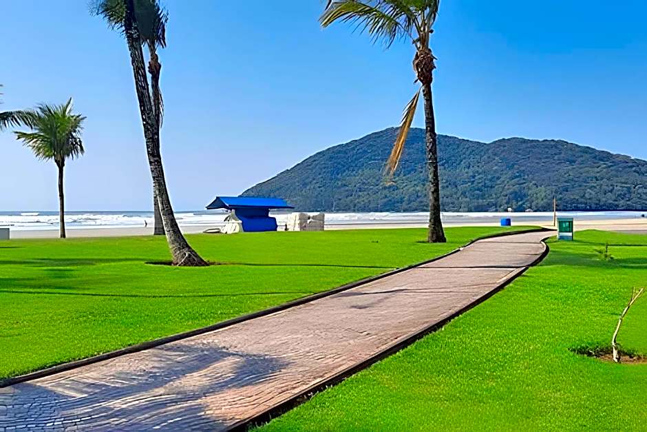 Studio pé na areia com área de churrasco privativa