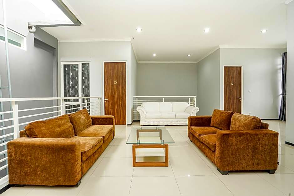 RedDoorz near Surabaya Zoo