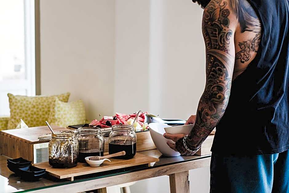 Super Paradise Hotel