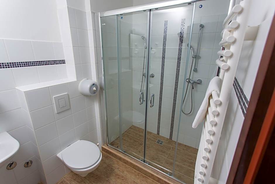 Révész Hotel, Restaurant and Rosa Spa