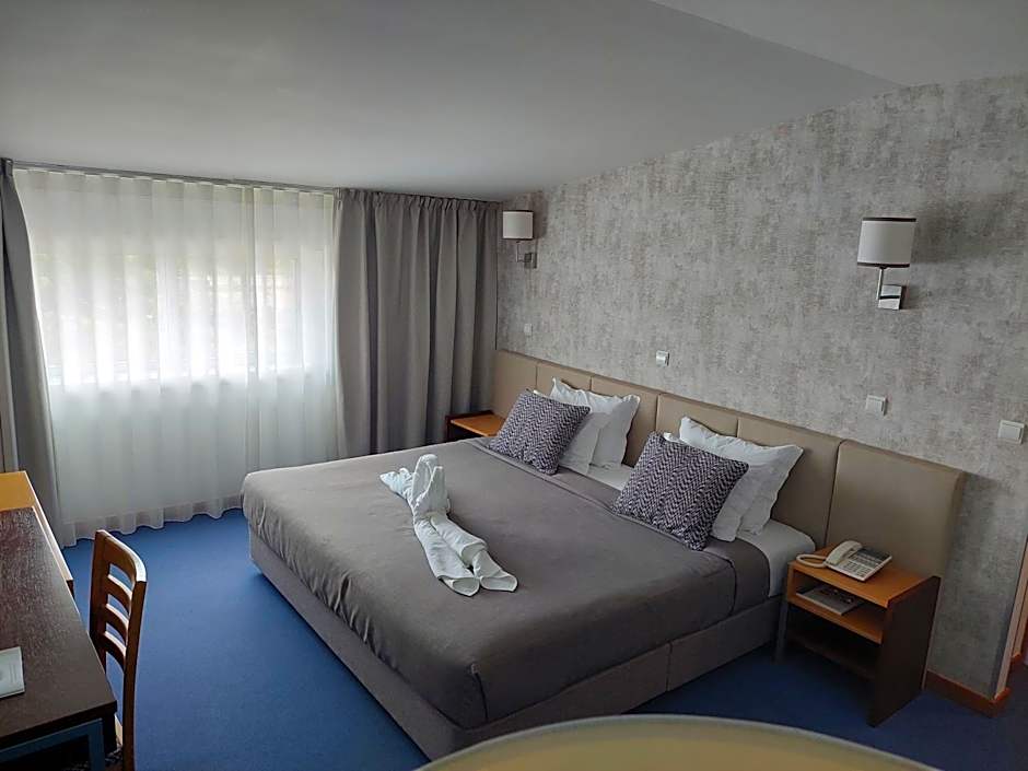 Hotel Feira Pedra Bela