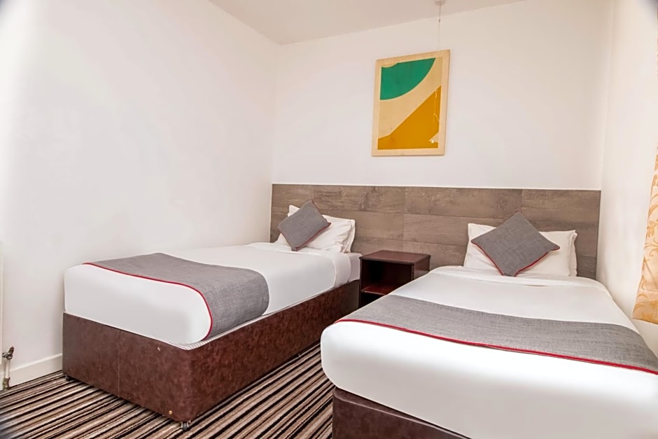 OYO The Contractor Hotel