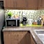 MaRoy Suites at Asteria Residences (Near NAIA with free Parking+Fiber Internet)