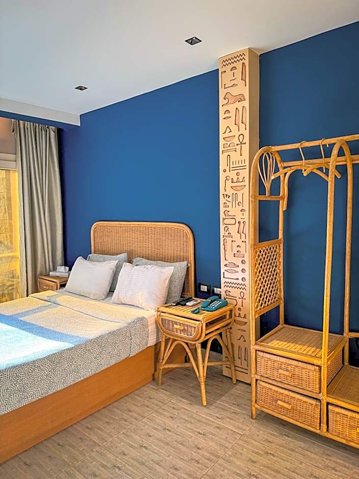 Jimmy Pyramids Hotel