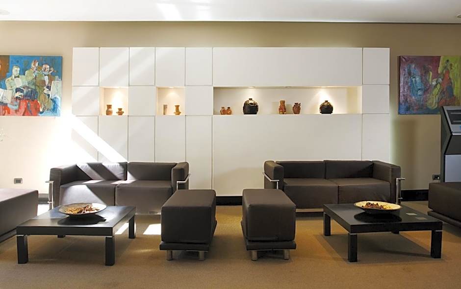 Recoleta Uriburu by Ayres