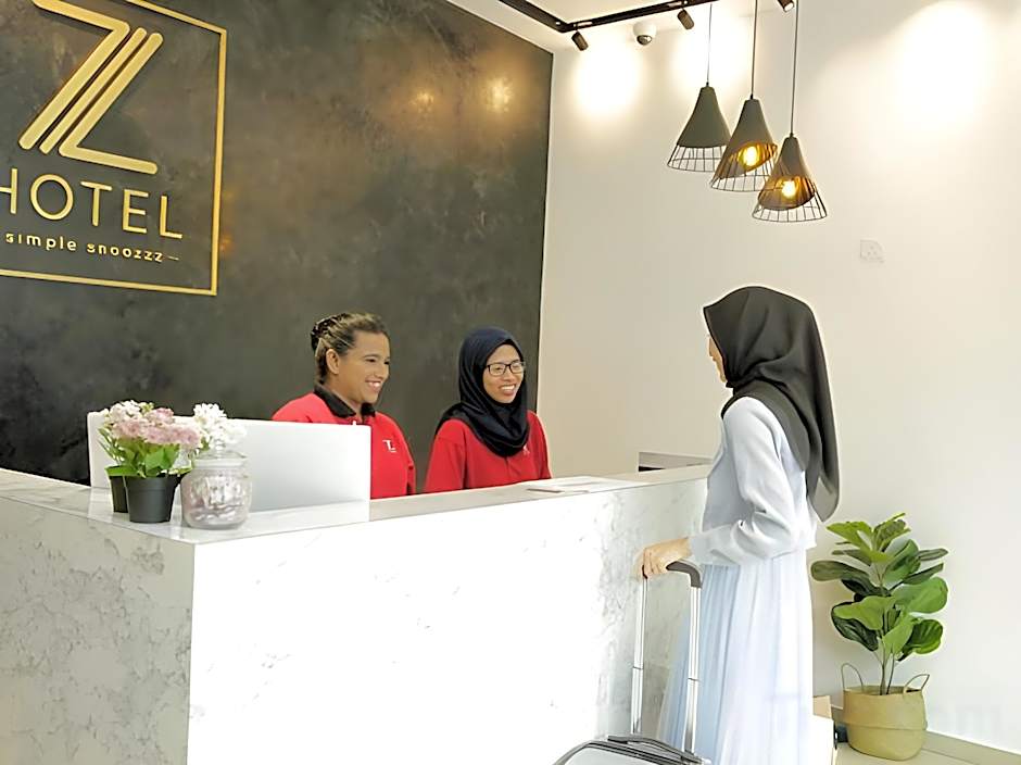 Z Hotel Ara Damansara, LRT, Mall, Airport