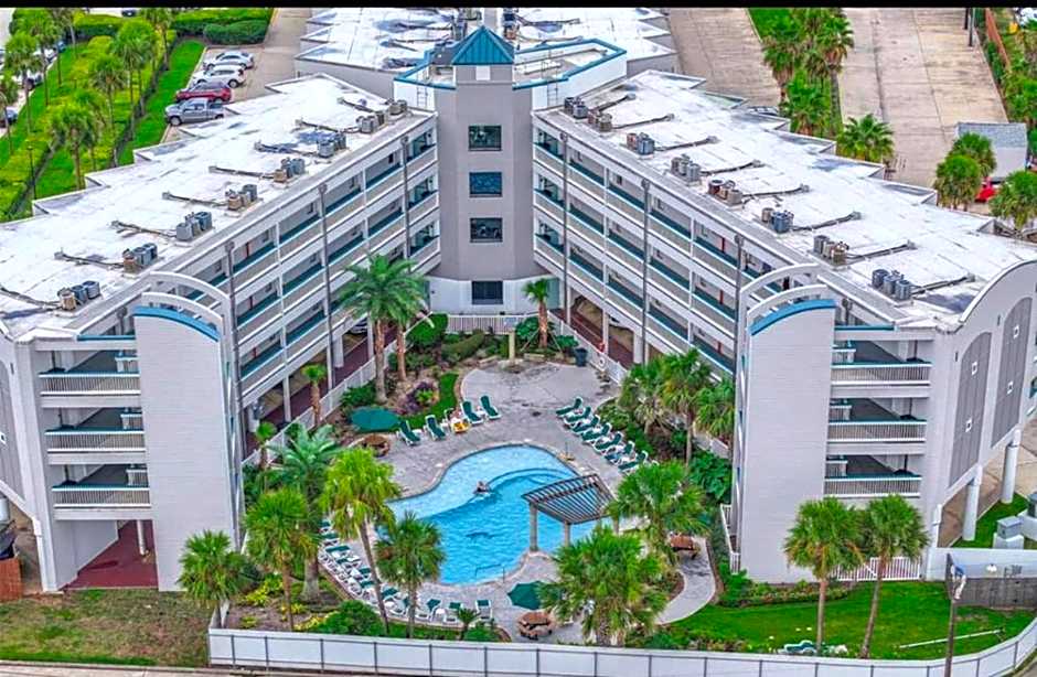 Beautiful newly renovated beachfront condo at Casa Del Mars