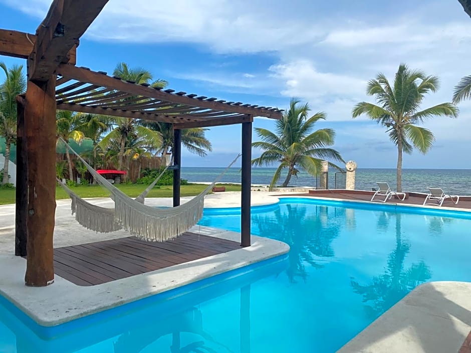 Casa del Puerto by MIJ - Beachfront Hotel