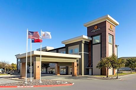 La Quinta Inn & Suites by Wyndham Austin NW/Lakeline Mall