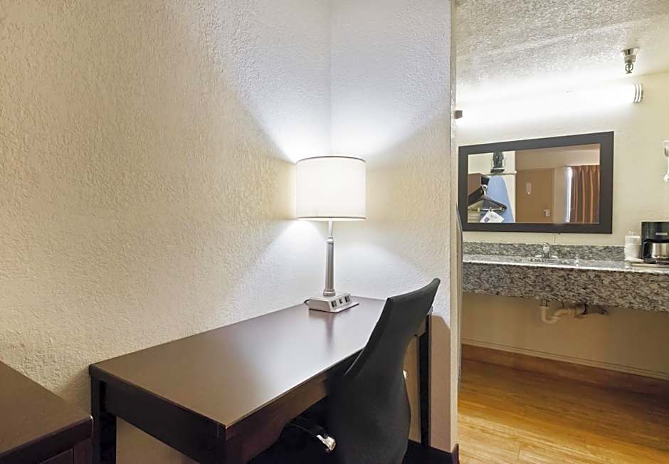 Red Roof Inn Oklahoma Airport - I-40 W/Fairgrounds