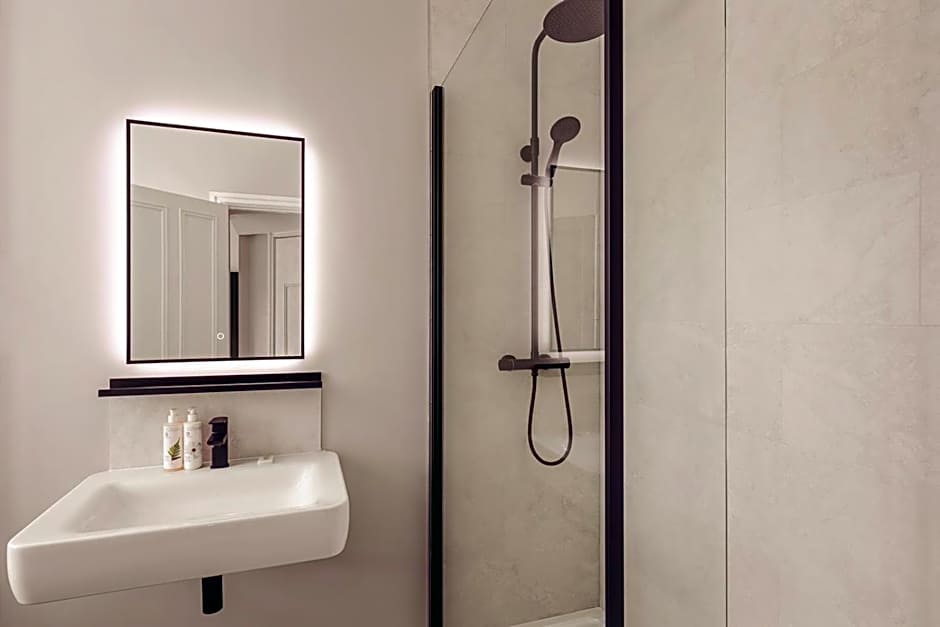 Tweedies Bar and Lodge