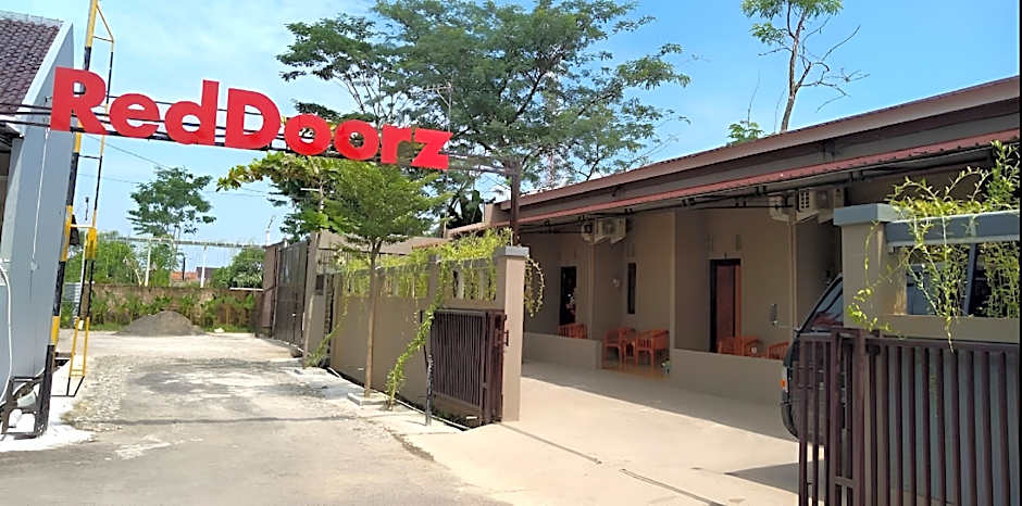 RedDoorz Syariah near Exit Tol Pemalang Comal 2