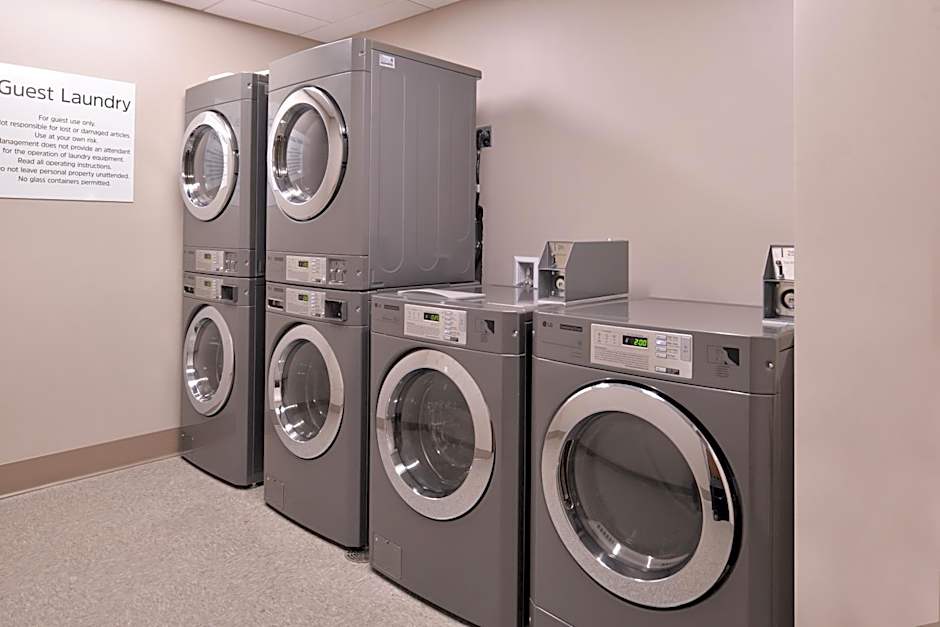 Holiday Inn Express and Suites - Mall of America - MSP Airport By IHG