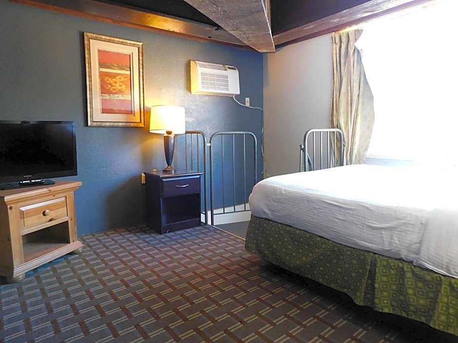 Days Inn & Suites by Wyndham Downtown Gatlinburg Parkway