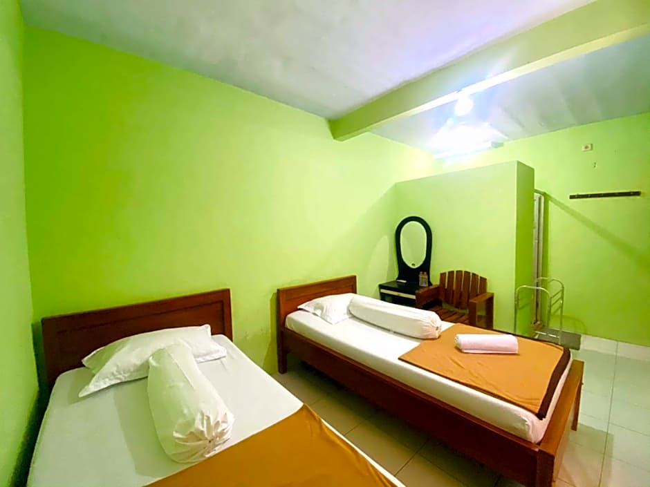 Hotel Gerung 1 near Alun Alun Nganjuk Mitra RedDoorz