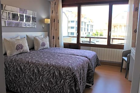 Double or Twin Room with Side Sea View