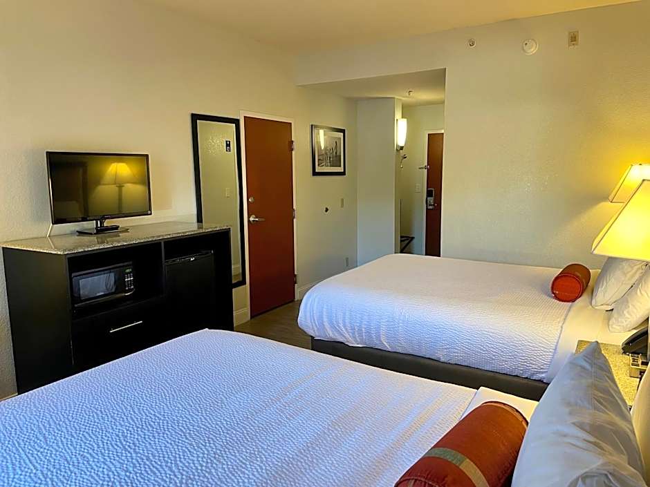 Days Inn & Suites by Wyndham Lakeland
