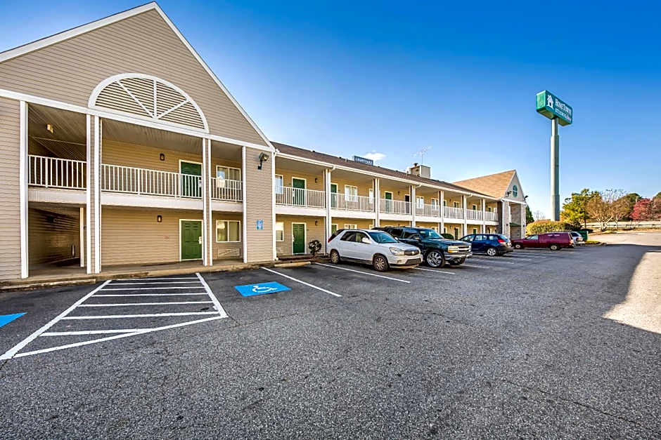 HomeTowne Studios by Red Roof Spartanburg - Asheville Highway